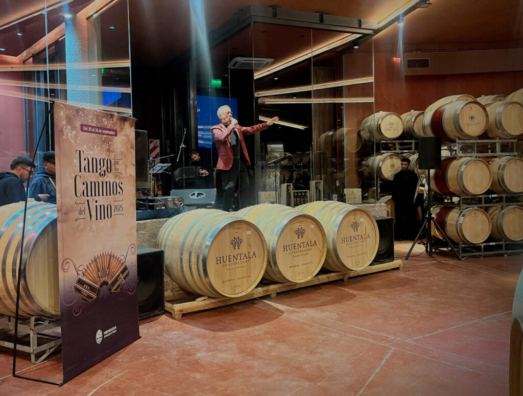 Entre copas y acordes: el tango volvió a latir en Gualtallary con “Tango por los Caminos del Vino”